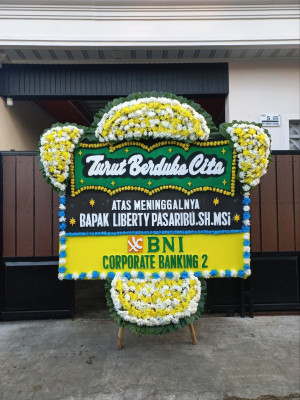 Papan Bunga Duka di Poom