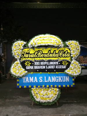 Papan Bunga Duka di Poom